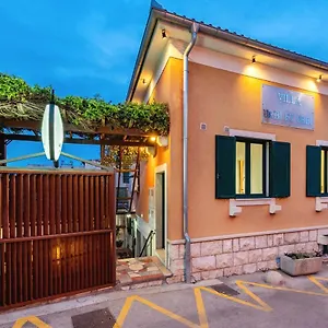 https://villa-urbi-et-orbi-2.splithotels.org